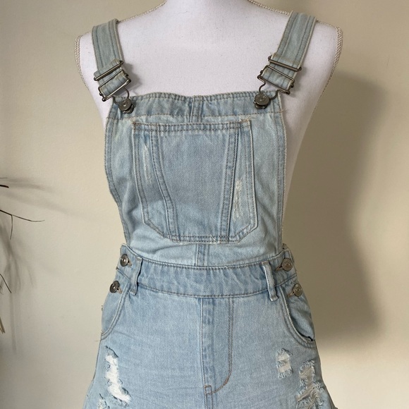Overall shorts - Picture 2 of 7